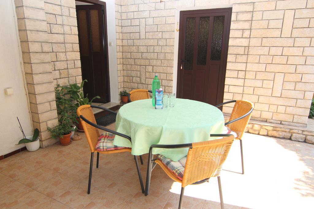 Apartments Jelica Pag Town Exterior photo