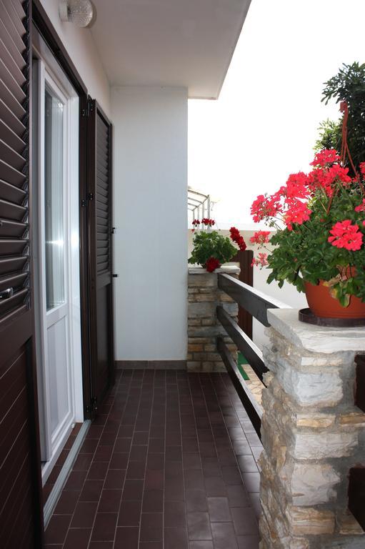 Apartments Jelica Pag Town Exterior photo